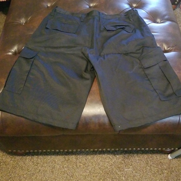 All black cargo shorts - Picture 2 of 3